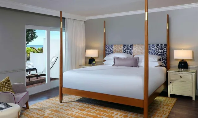 Room, King Bed, Beach Front, Sofa، La Playa Beach Resort 1/10