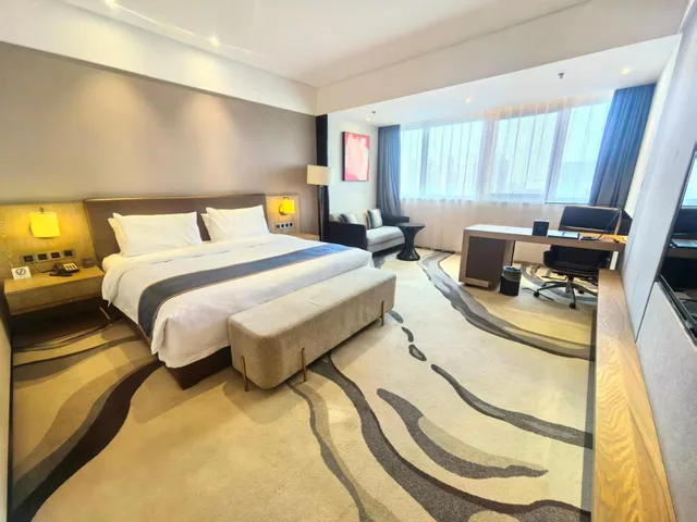 Deluxe, King Bed, Garden Side، Mercure Panjin 1/7
