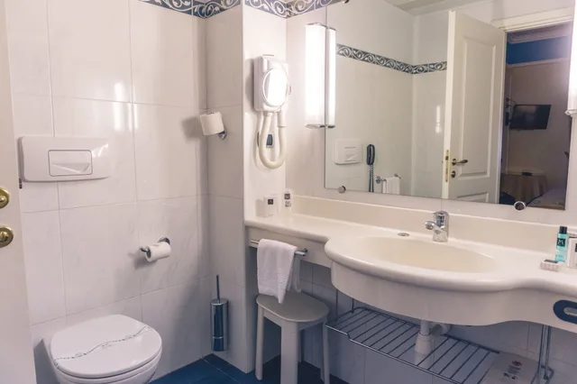 جناح بسريرين منفصلين بإطلالة على الحديقة مع أريكة، Altafiumara Resort & Spa 8/10
