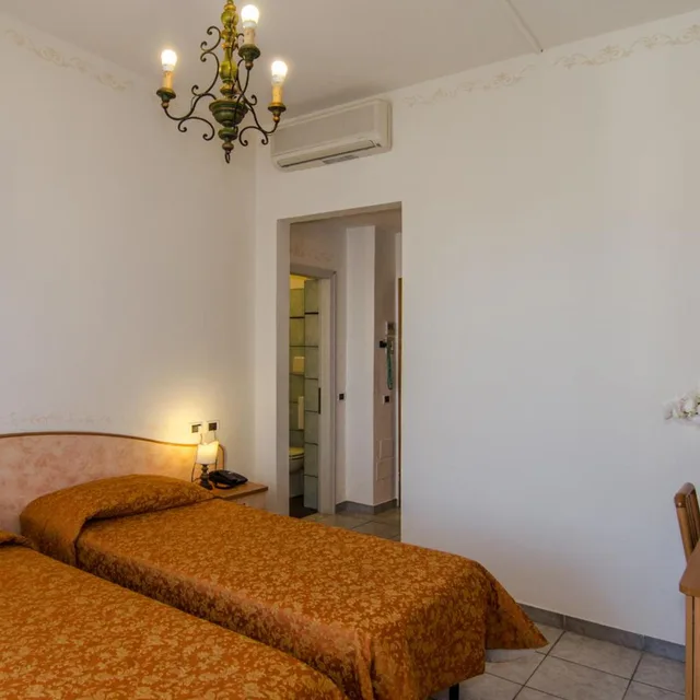 غرفة بسرير مزدوج، HOTEL VILLA OMBROSA 1/3
