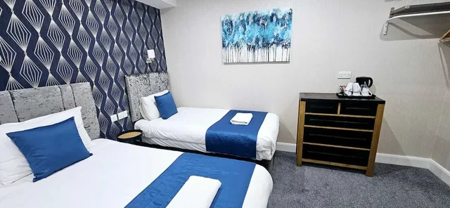 Semi Basement, Twin Beds، George 1/3
