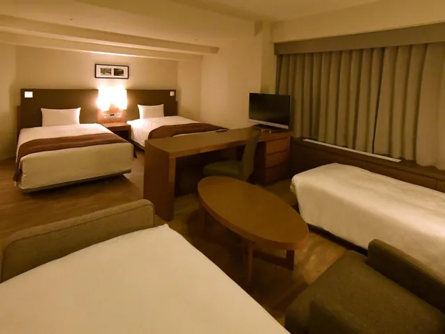 غرفة ديلوكس بسريرين منفصلين مع سرير إضافي في طابق مرتفع، Sapporo View Hotel Odori Park 1/3