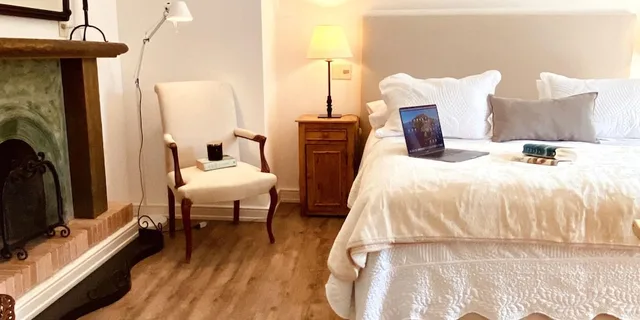 Plus, Deluxe, Queen Bed، LAuberge 2/6