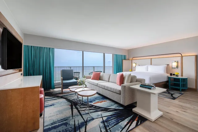جناح جونيور بسرير كينج، Crowne Plaza Resort Guam 1/5