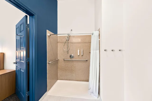 غرفة بسرير مزدوج لذوي الإعاقة، Spark by Hilton Longview 4/4