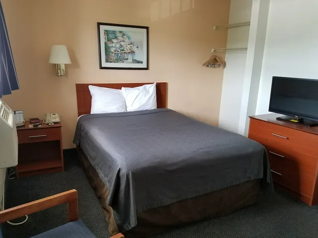 Deluxe, Queen Bed, Kitchenette, Smoking, Studio 6 Extended Stay - Fayetteville, NC - Fort Liberty Area 2/4