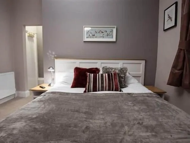 غرفة بسرير كينج، The Parkwood Hotel 2/4