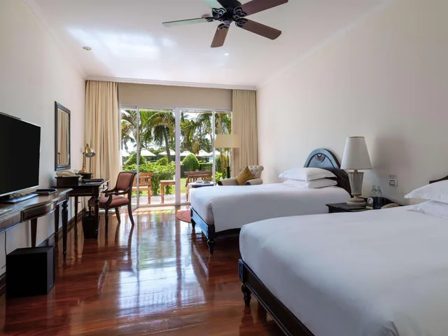 غرفة عائلية ثلاثية بسريرين منفصلين وسرير كينج وسرير بطابقين بشرفة بغرفتي نوم، Sofitel Krabi Phokeethra Golf & Spa Resort 6/10