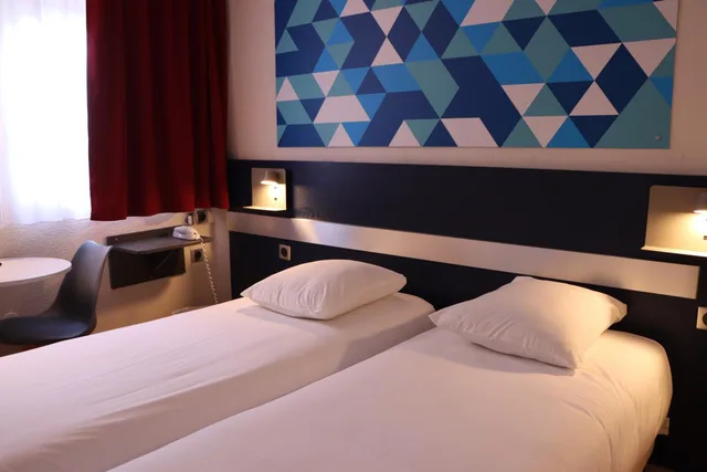 غرفة بسريرين منفصلين، Comfort Hotel Paris Porte d Ivry 1/10