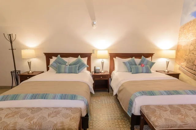 2 Bedrooms, Master, Family Suite, 1 King and 2 Double Beds، Hotel Boutique Real San Juan Center 2/10