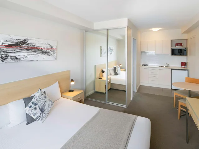 Apartment, King Bed, Mantra Castle Hill Sydney 2/6