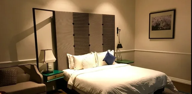غرفة ديلوكس بسرير كينج، The Edison George Town 3/4