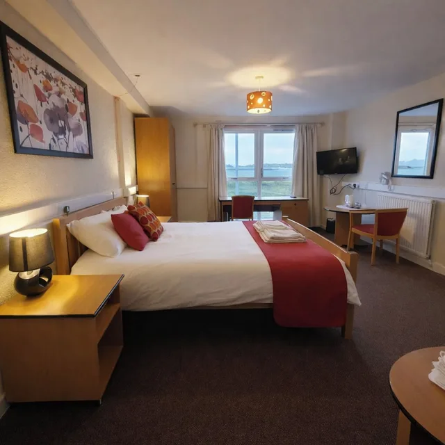 Superior, Queen Bed, Accessible, Brae Hotel 2/5