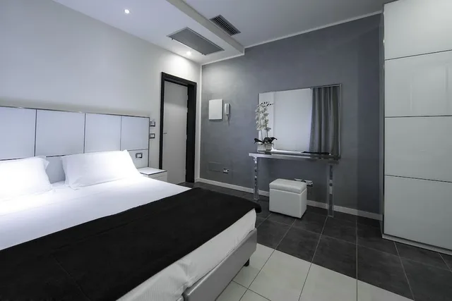 جناح مفردة بسرير مزدوج، Atmosphere Suite Hotel 1/6