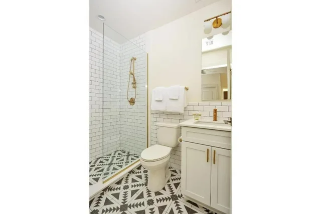 Guest Room, Queen Bed, Shared Kitchen، The Louie Hotel New Orleans, Belvilla District 6 Formerly Sonder 9/10