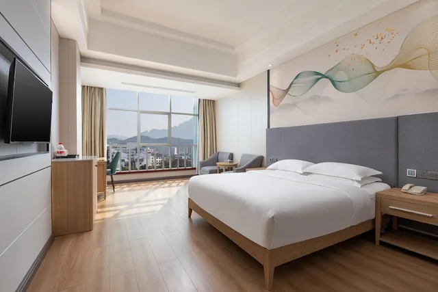 غرفة كومفورت بسرير كينج، Ramada by Wyndham Zhangjiajie Tianmen Mountain 1/9