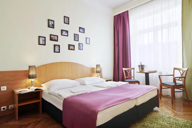 غرفة بسرير مزدوج بجاكوزي، Boutique Hotel Donauwalzer 1/5