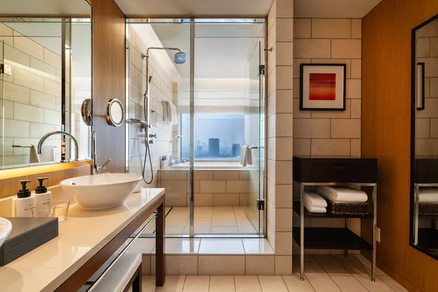 1 Bedroom, Suite, King Bed, Dining Area, Top Floor، The Strings by InterContinental Tokyo 8/10