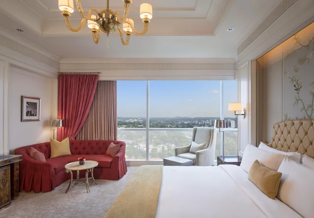 Caroline Astor, Garden, Suite, King Bed، The St Regis Singapore 3/9