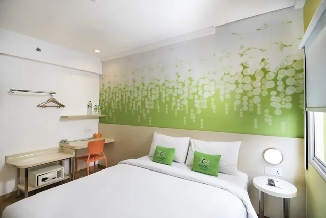 Zest, Queen Bed، Palette Legian Beach 1/4