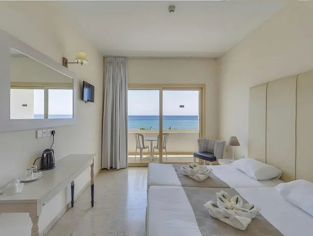غرفة بإطلالة على البحر، Piere Anne Beach Hotel 1/2