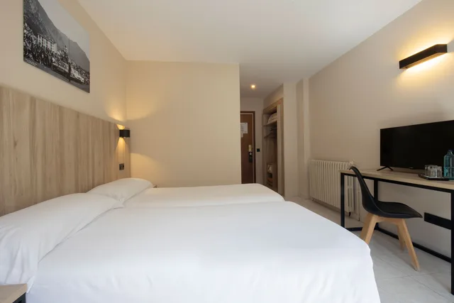 غرفة قياسية بسرير مزدوج أو سريرين منفصلين، Hotel Encamp 2/3