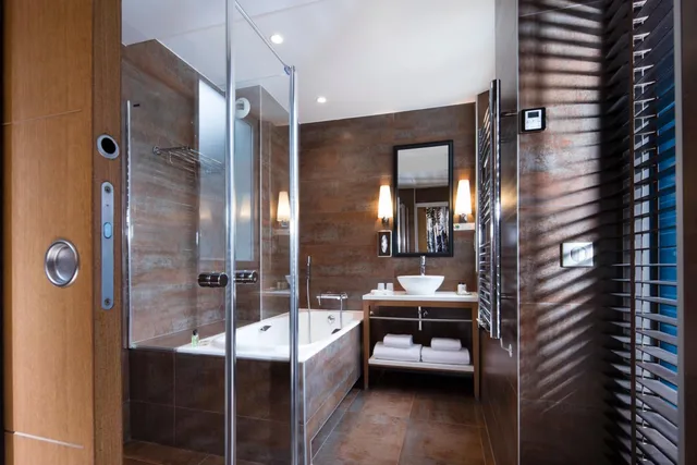 جناح بسرير كينج مع أريكة، Hotel Le Six 5/6