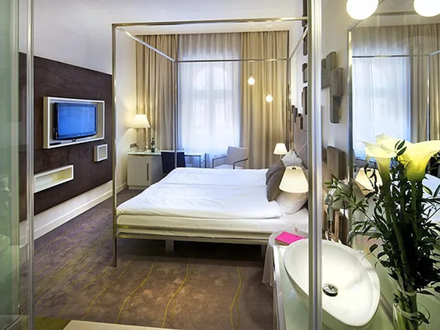Room, Double Bed, Pure White 2/2