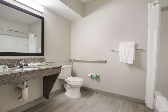 غرفة قياسية بسرير كينج لذوي الإعاقة، Best Western Nsu Inn 5/6