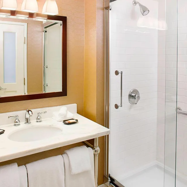 غرفة بسرير كينج، Sheraton Rockville Hotel 2/4