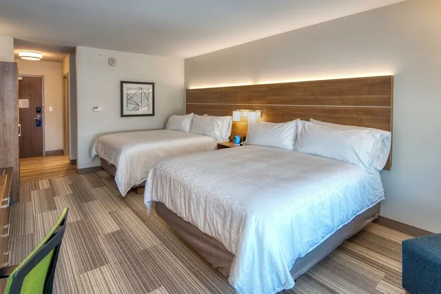 غرفة قياسية بسريرين كوين، Holiday Inn Express and Suites Omaha Downtown Old Market 1/4