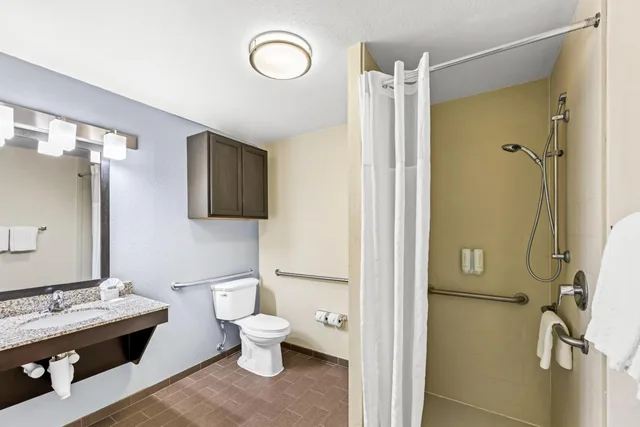 جناح بسريرين كوين بمطبخ لذوي الإعاقة، Mainstay Suites Lufkin 7/8