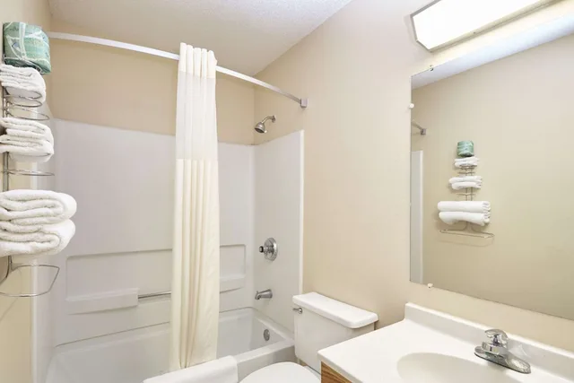 غرفة بسريرين مزدوجين للمدخنين، Super 8 by Wyndham Greenville 3/4