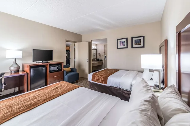 Standard, 2 Double Beds, Comfort Inn Festus-St. Louis South 1/5