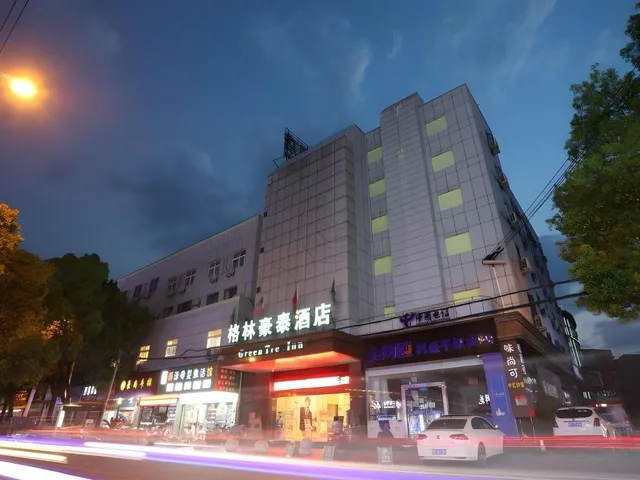 غرفة عائلية بسرير كينج وسرير كوين، GreenTree Inn Xuancheng Jingxian Wannan First Street Express Hotel 1/1