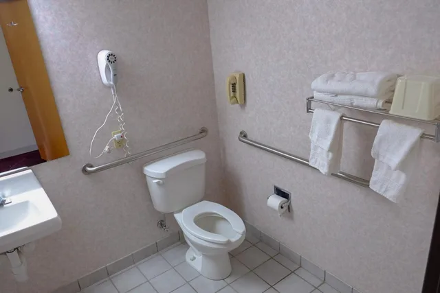 Room, King Bed, Bathtub, Accessible, Rodeway Inn High Point/Archdale 1/1