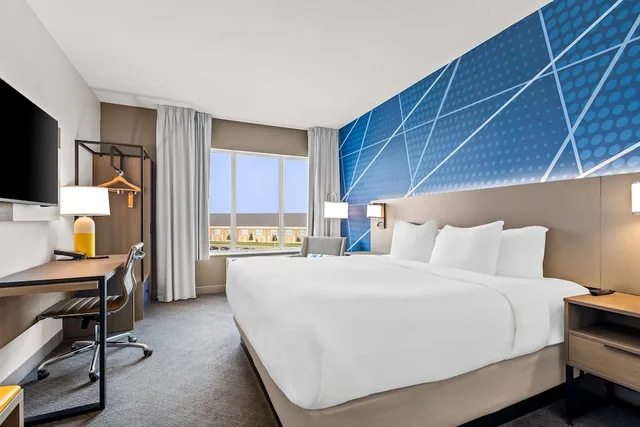 Standard, King Bed, Comfort Inn & Suites at Sanford Sports Complex 1/8