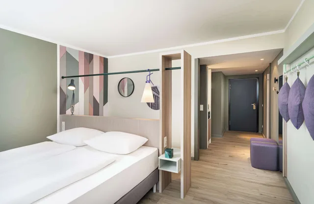 Standard, Double Bed, elaya Hotel Stuttgart Ludwigsburg, Trademark by Wyndham 2/4