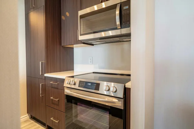 1 Bedroom, Premium, Suite, King Bed, Sofa, La Grande Residence at the Sutton Place Hotel 5/5