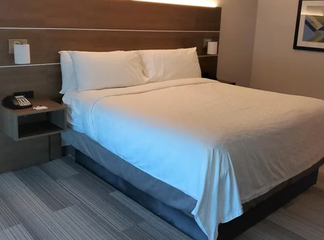 غرفة قياسية بسرير مزدوج، Holiday Inn Express Hotel Suites San Antonio West Seaworld Area 1/2