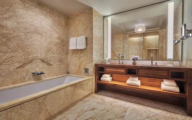 جناح بسرير كينج، Four Seasons Hotel Madrid 2/2