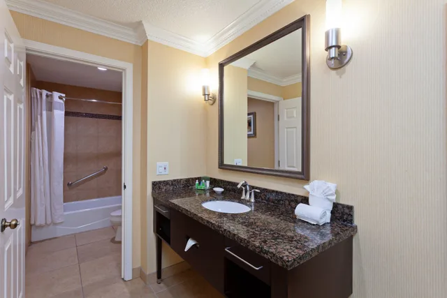 جناح بسريرين، Holiday Inn San Mateo 4/4