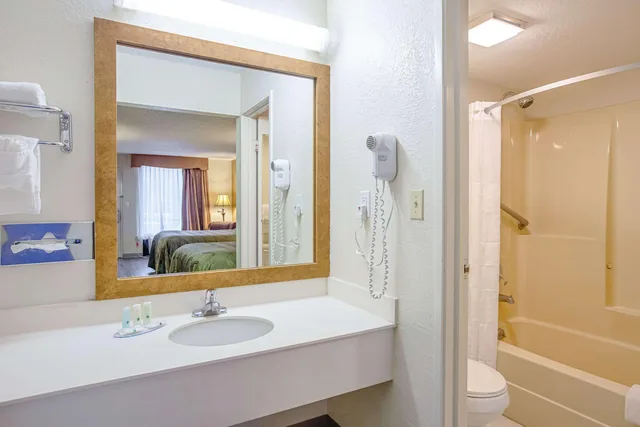 غرفة بسريرين كوين للمدخنين، Quality Inn & Suites Live Oak I-10 Exit 283 3/3
