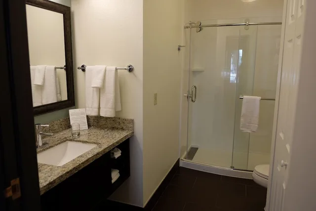 جناح بسرير كينج بغرفة نوم واحدة بمطبخ، Staybridge Suites Irvine East/Lake Forest 3/4