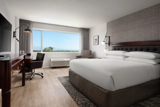 Room, 2 Double Beds, Sheraton Ontario Airport Hotel 3/10