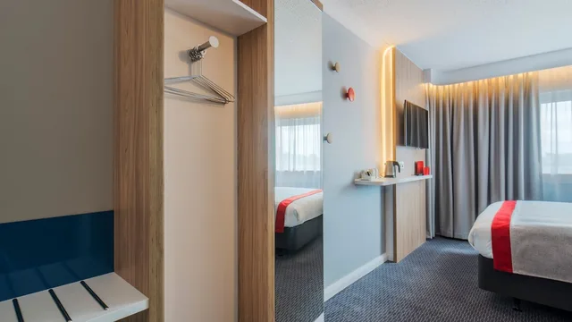 غرفة قياسية بسرير كينج، HOLIDAY INN EXPRESS KASSAM STADIUM 3/6