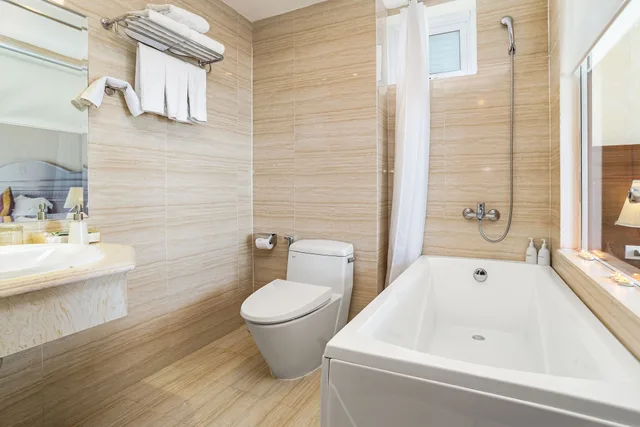 غرفة تنفيذية بإطلالة على البحر بشرفة، Regalia Hotel 4/4