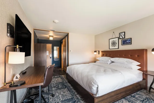 غرفة بسرير كينج لذوي الإعاقة، Four Points By Sheraton Elkhart 4/6