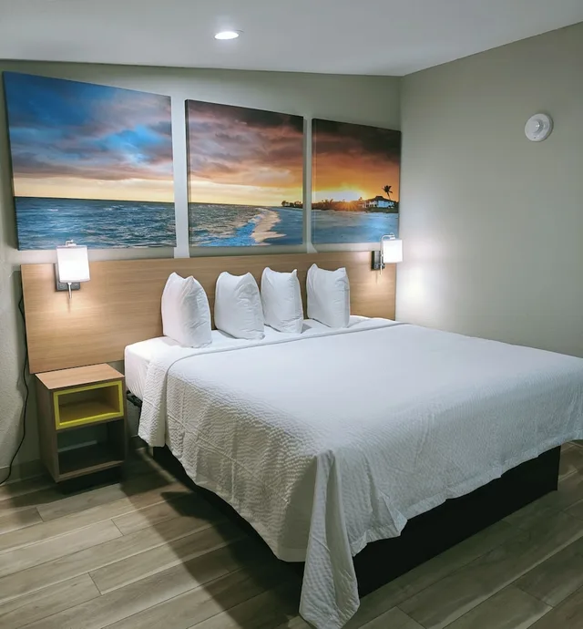 غرفة قياسية بسرير كينج، Days Inn by Wyndham Ocala North 8/10