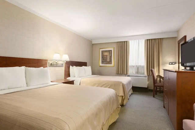 غرفة بسريرين كوين، Days Inn by Wyndham Ottawa West 2/3